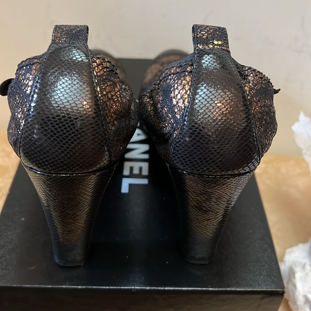 New Chanel shoes with original box - Picture 5 of 12